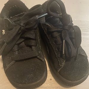 Black Toddler Puma’s size 5c